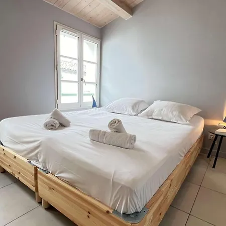 Charmante Et Récente à Proximité Du Centre Village Villa *