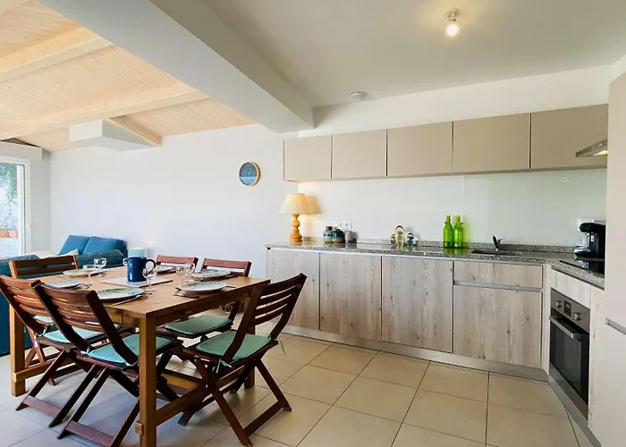 Villa Charmante Et Récente à Proximité Du Centre Village *