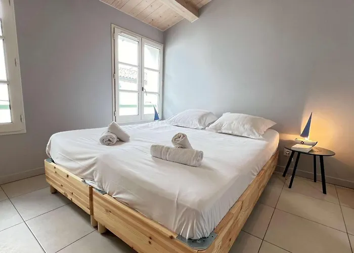 Charmante Et Récente à Proximité Du Centre Village Villa *