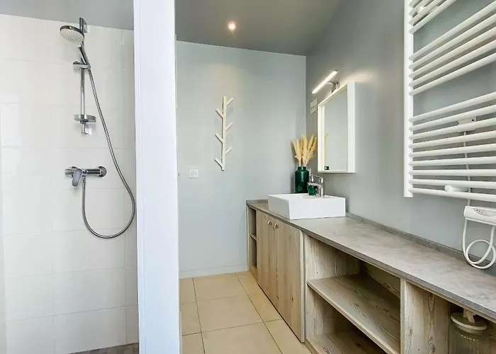 Charmante Et Recente A Proximite Du Centre Village Villa *